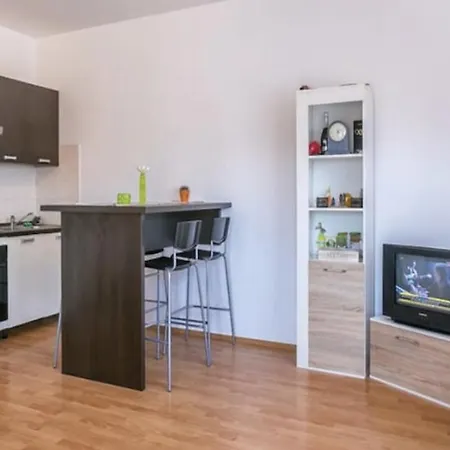 Luka Apartment *