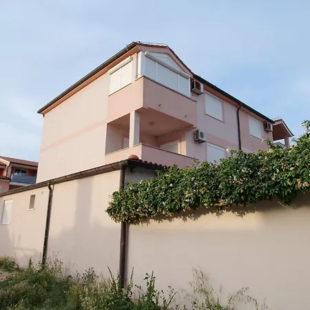 Apartment Luka